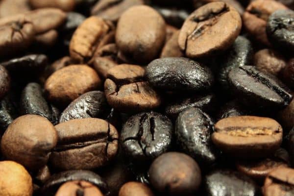 Café de mezcla. Granos naturales y torrefacto